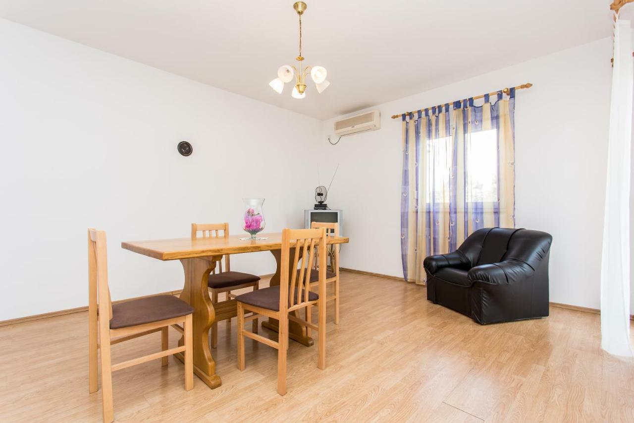 Apartman Justinic Šilo Екстериор снимка