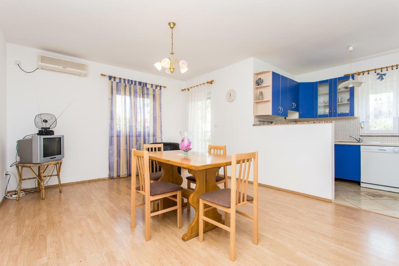 Apartman Justinic Šilo Екстериор снимка